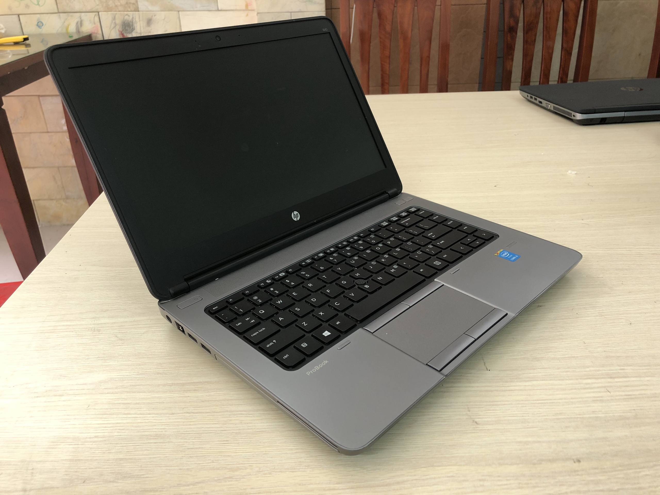 Laptop tự khởi động lại