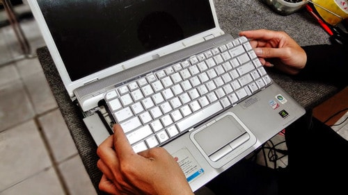thay bàn phím laptop