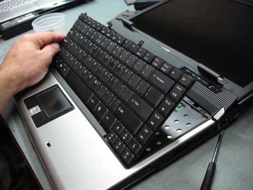 thay bàn phím laptop