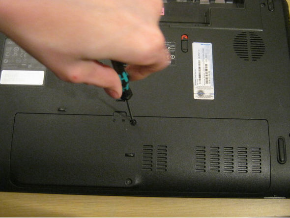 Hình minh họa Các bước cơ bản thay thế, nâng cấp card Wifi trên Laptop